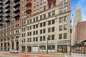 Photo of 208 W Washington Street Chicago IL 60606 Unit 2007