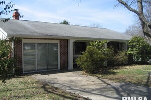 Photo of 600 S Skyline Carbondale IL 62901