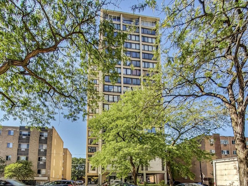 5740 N Sheridan Road Chicago IL 60660