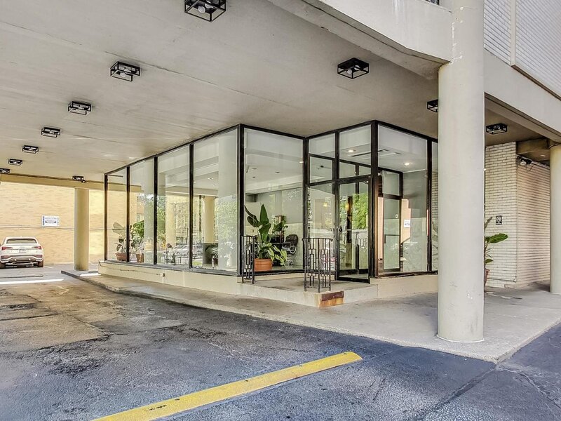 5740 N Sheridan Road Chicago IL 60660