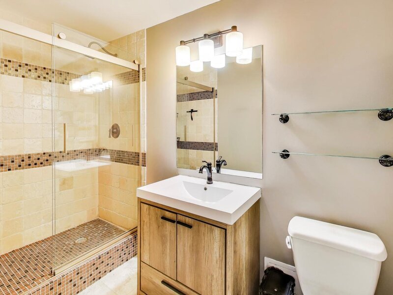 5740 N Sheridan Road Chicago IL 60660
