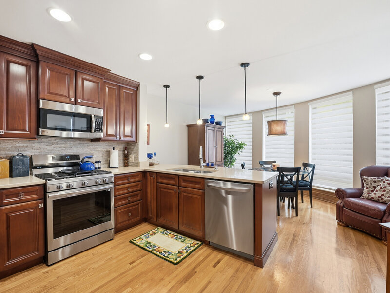 15 Manchester Lane Elmhurst IL 60126