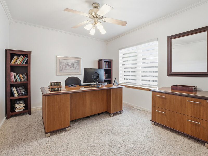 15 Manchester Lane Elmhurst IL 60126