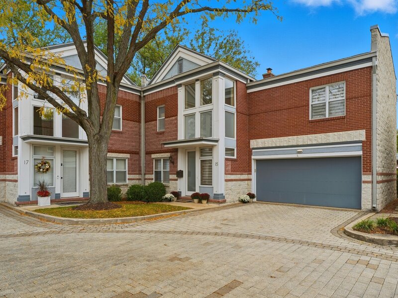 15 Manchester Lane Elmhurst IL 60126