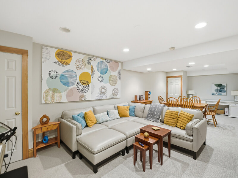 15 Manchester Lane Elmhurst IL 60126