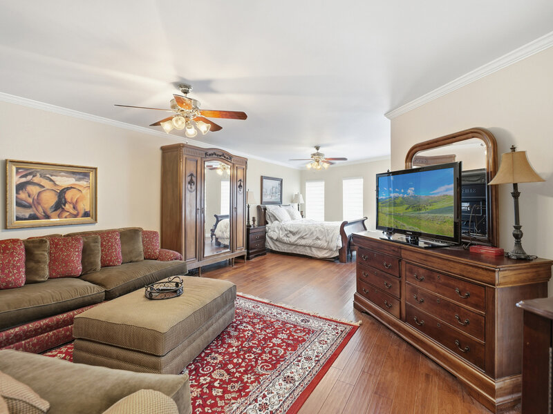 15 Manchester Lane Elmhurst IL 60126