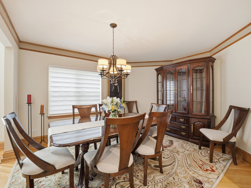 15 Manchester Lane Elmhurst IL 60126