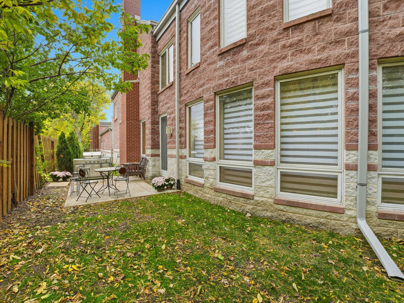 15 Manchester Lane Elmhurst IL 60126