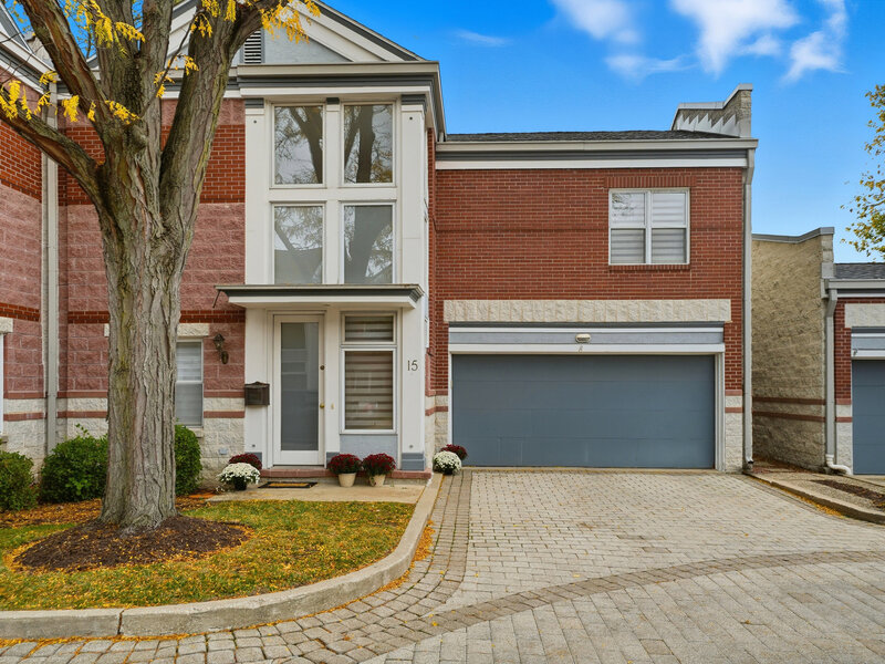 15 Manchester Lane Elmhurst IL 60126