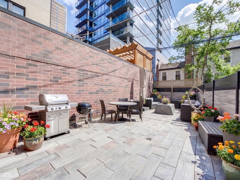 461 W Melrose Street Chicago IL 60657