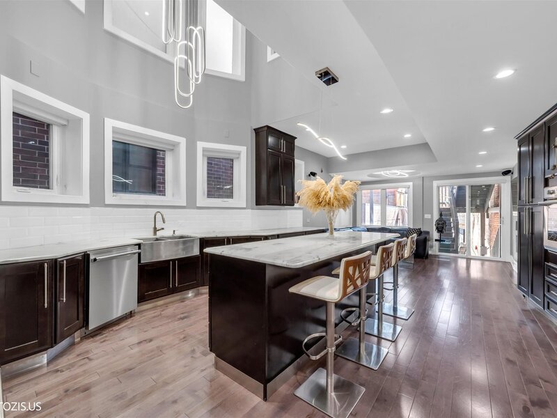 461 W Melrose Street Chicago IL 60657