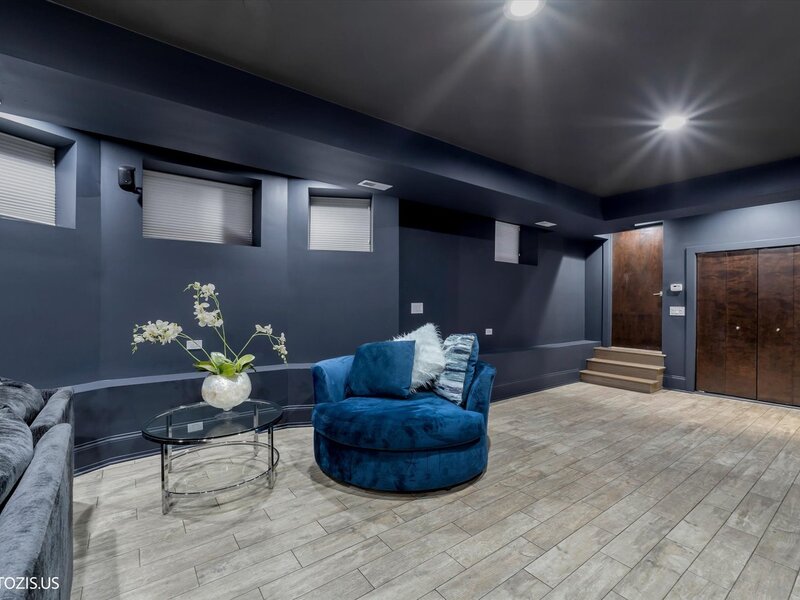 461 W Melrose Street Chicago IL 60657