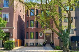 Photo of 461 W Melrose Street Chicago IL 60657