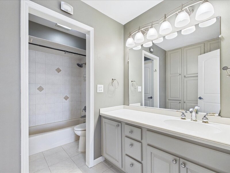 209 Mooregate Trail Hawthorn Woods IL 60047