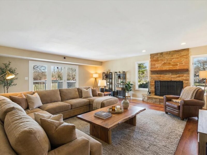 209 Mooregate Trail Hawthorn Woods IL 60047