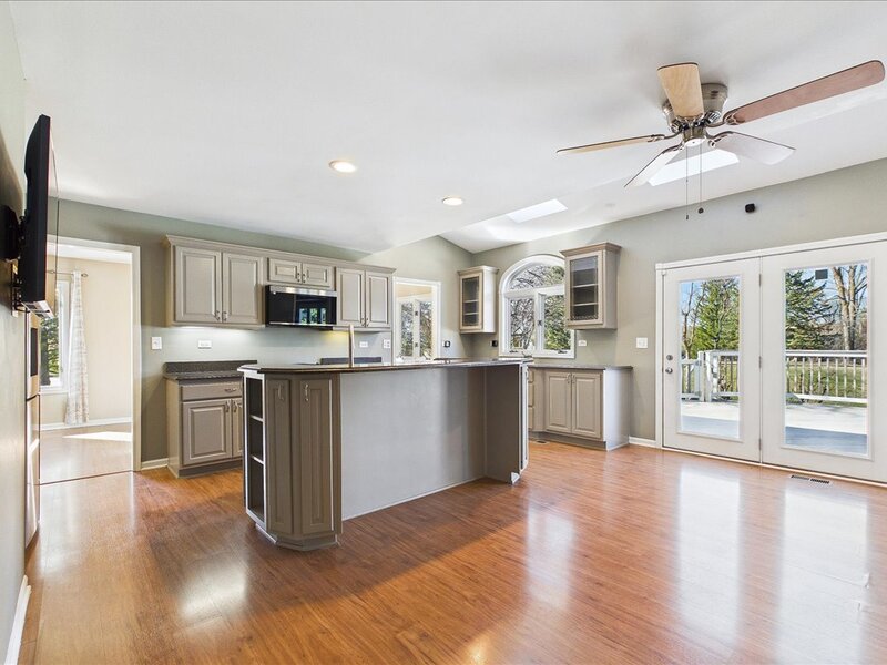 209 Mooregate Trail Hawthorn Woods IL 60047