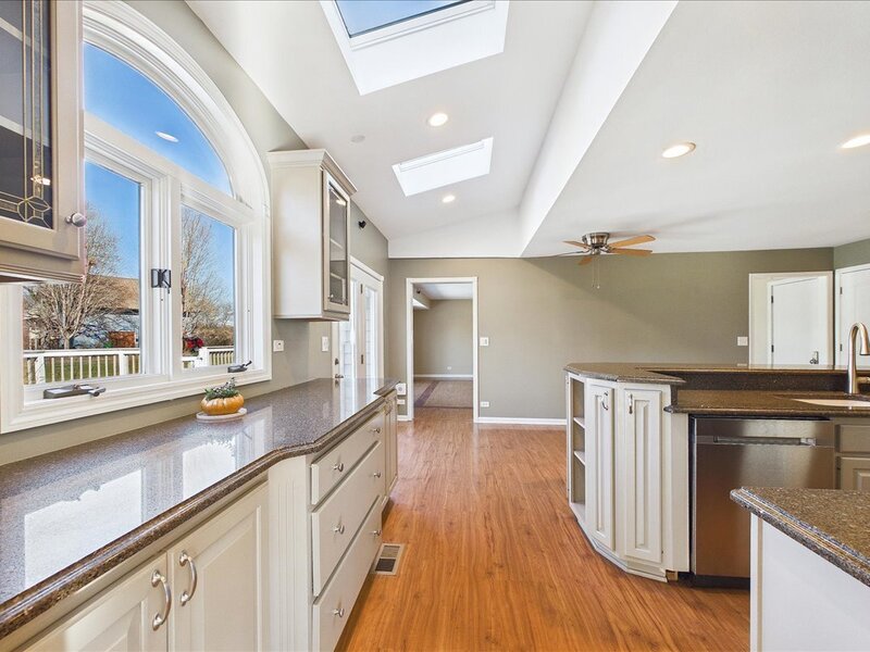 209 Mooregate Trail Hawthorn Woods IL 60047