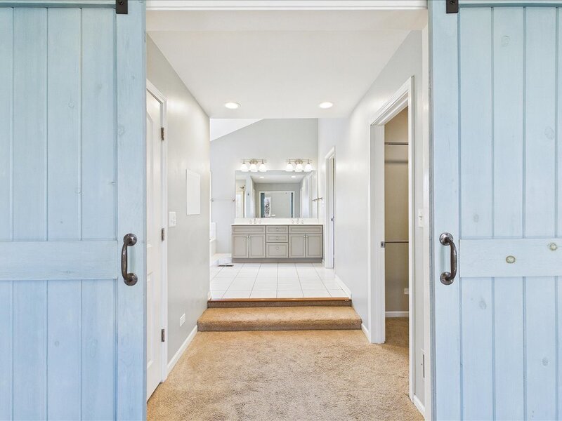 209 Mooregate Trail Hawthorn Woods IL 60047