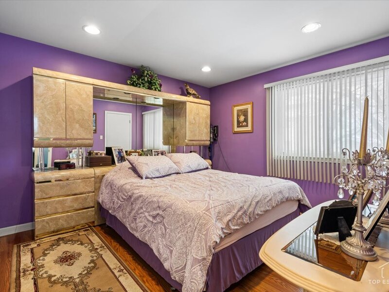 1375 N Whispering Springs Circle Palatine IL 60074