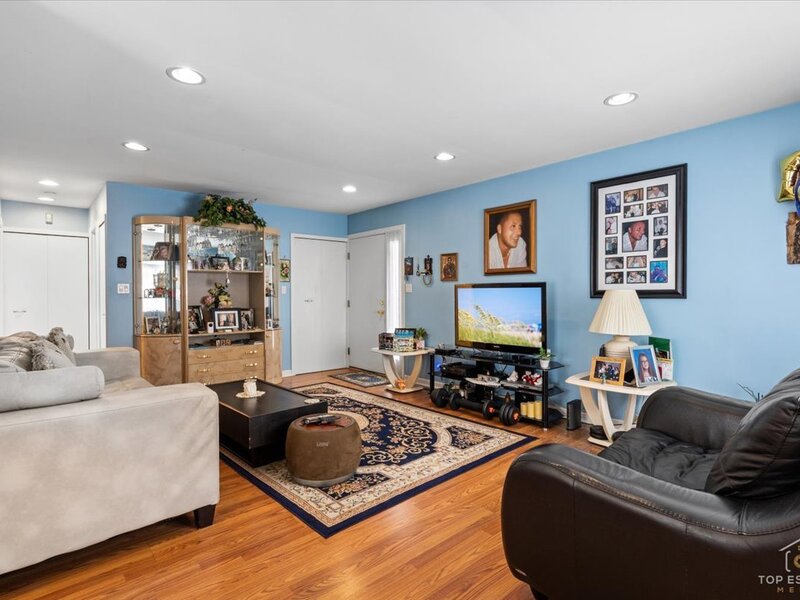 1375 N Whispering Springs Circle Palatine IL 60074