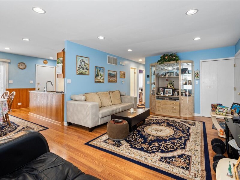 1375 N Whispering Springs Circle Palatine IL 60074