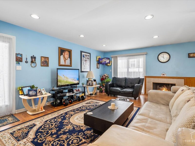 1375 N Whispering Springs Circle Palatine IL 60074