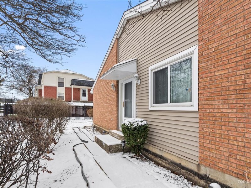 1375 N Whispering Springs Circle Palatine IL 60074