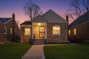 Photo of 9553 S Greenwood Avenue Chicago IL 60628