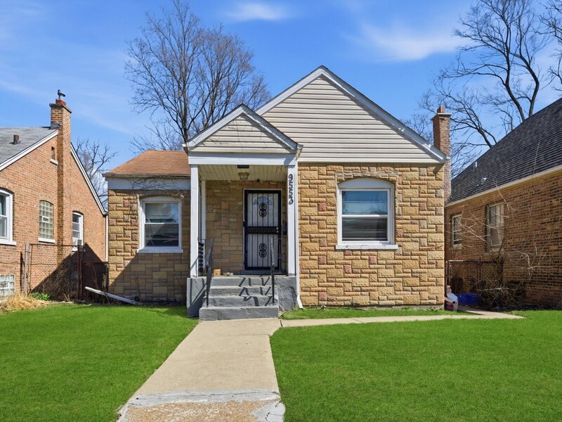 9553 S Greenwood Avenue Chicago IL 60628