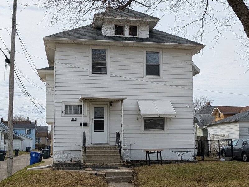 239 W Hayes Street Davenport IA 52803