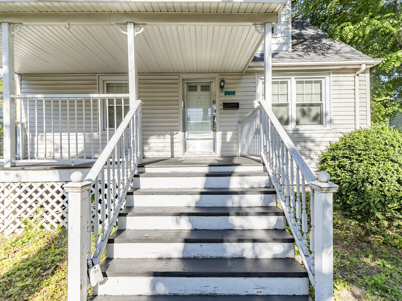 17633 Roy Street Lansing IL 60438
