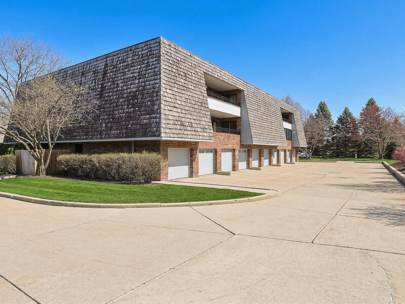 200 Red Top Drive Libertyville IL 60048