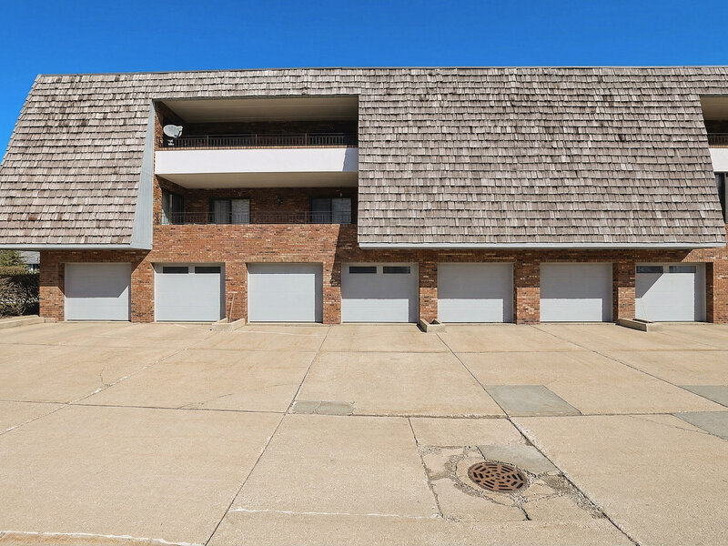 200 Red Top Drive Libertyville IL 60048