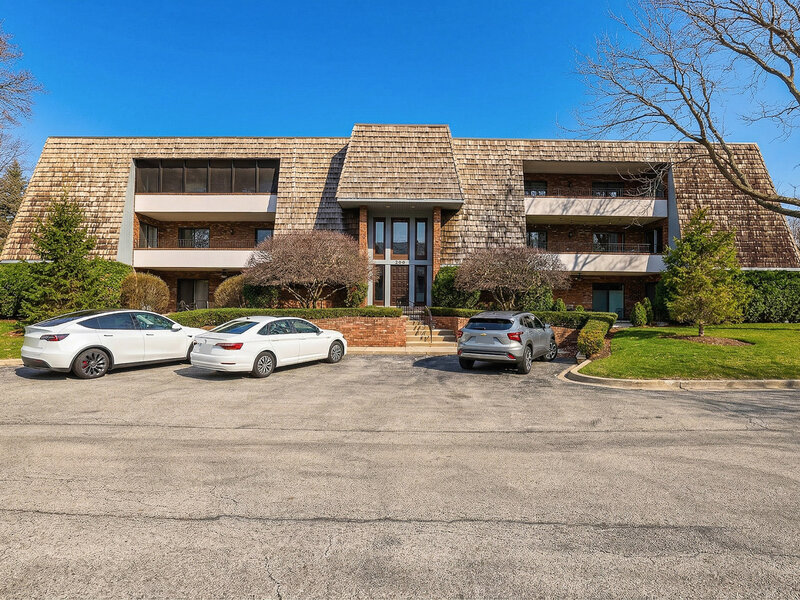 200 Red Top Drive Libertyville IL 60048