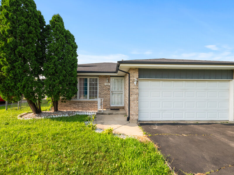 928 E 153rd Street Phoenix IL 60426