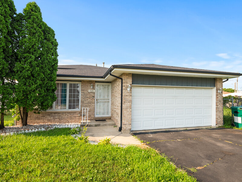 928 E 153rd Street Phoenix IL 60426
