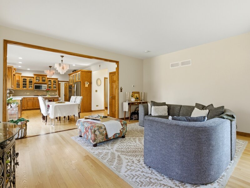 8304 Queen Victoria Lane Tinley Park IL 60477