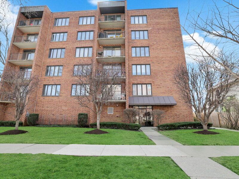 1389 Perry Street Des Plaines IL 60016