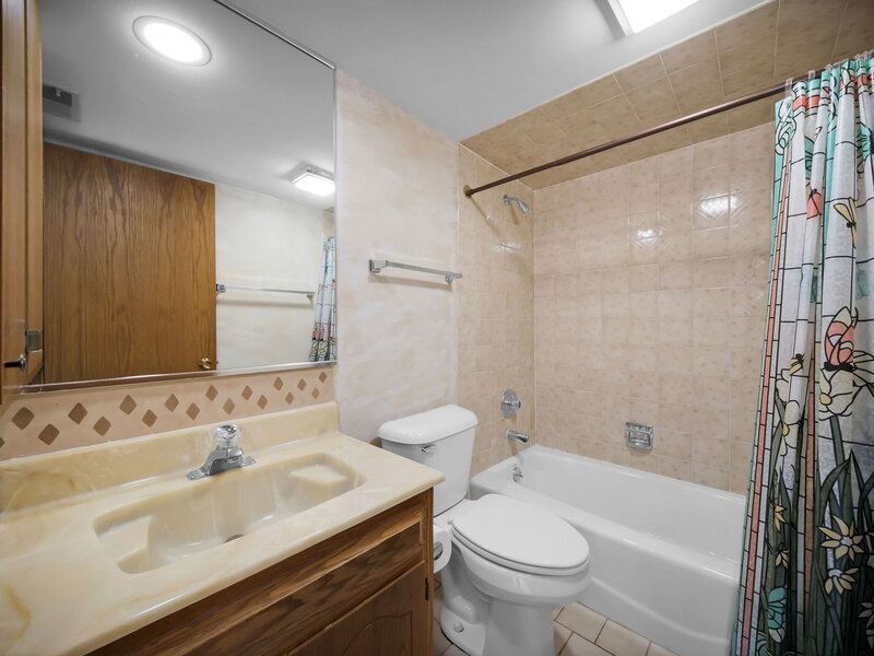 1389 Perry Street Des Plaines IL 60016