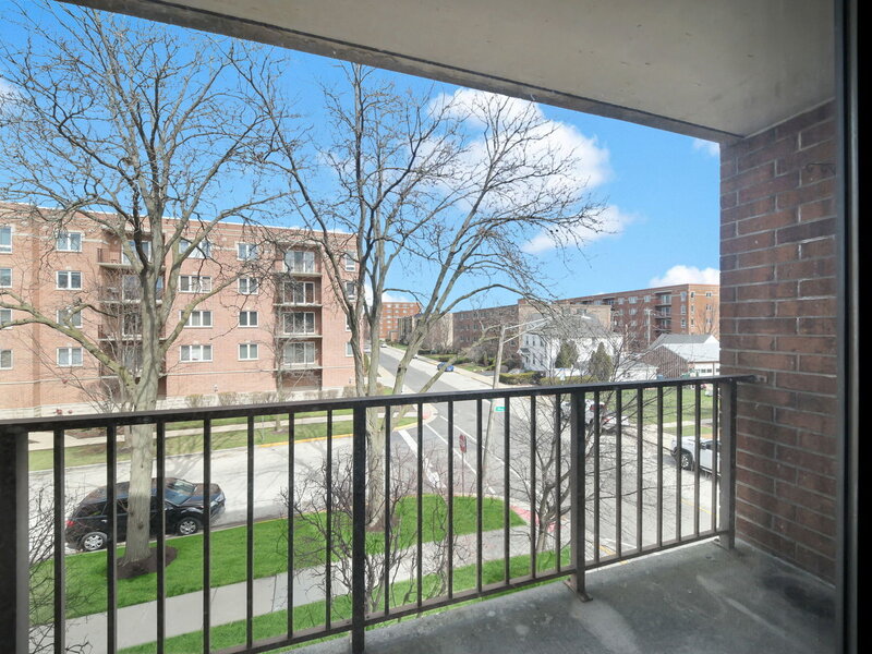 1389 Perry Street Des Plaines IL 60016