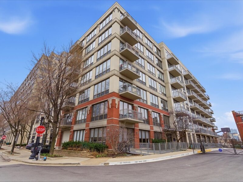 1000 N Kingsbury Street Chicago IL 60610