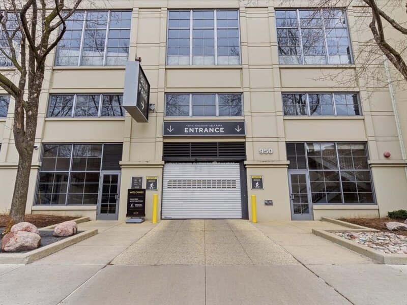 1000 N Kingsbury Street Chicago IL 60610