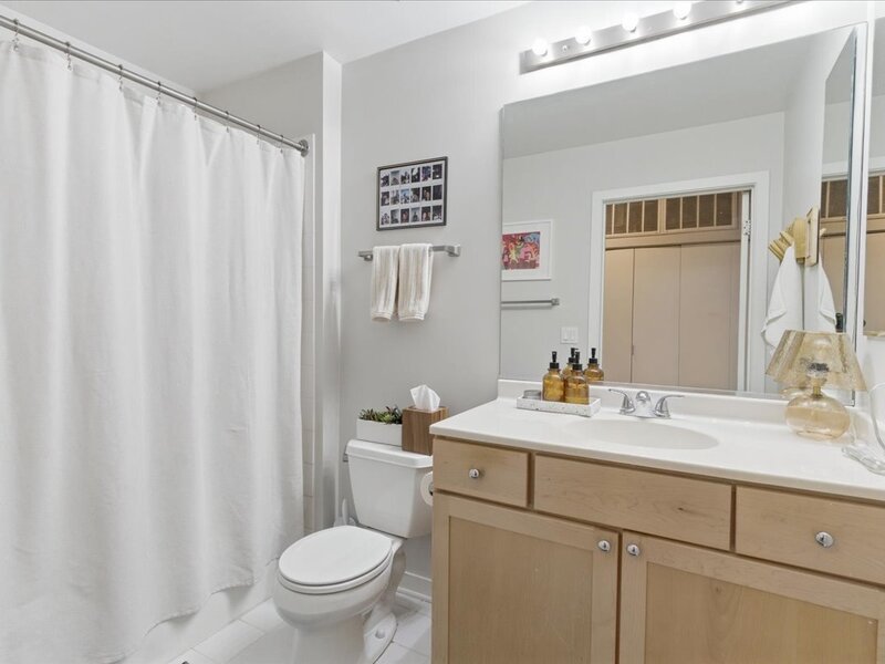 1000 N Kingsbury Street Chicago IL 60610