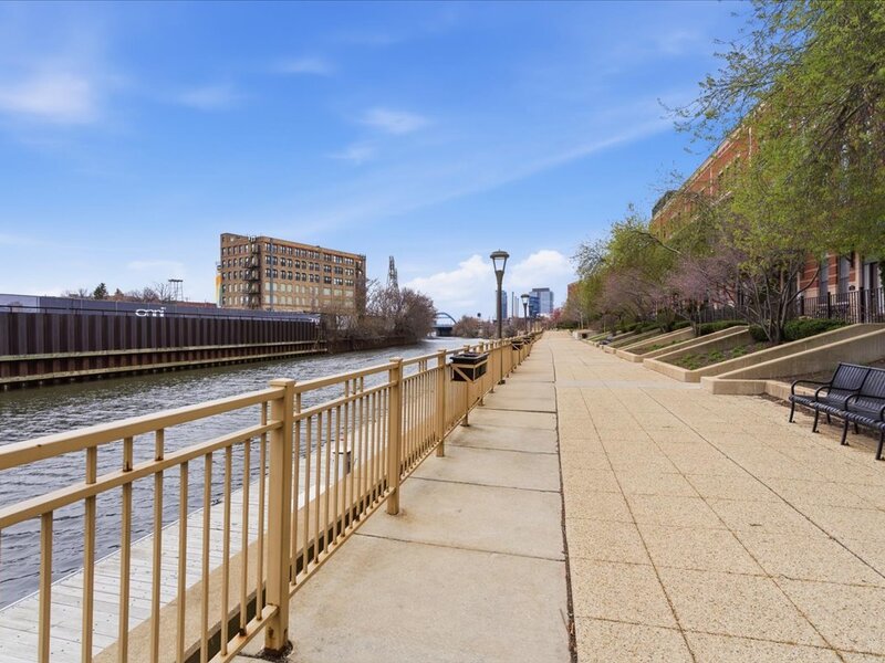 1000 N Kingsbury Street Chicago IL 60610