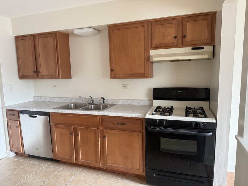 77 W Central Avenue Roselle IL 60172