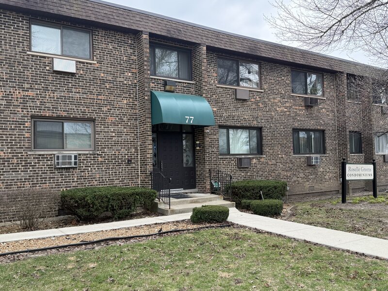 77 W Central Avenue Roselle IL 60172