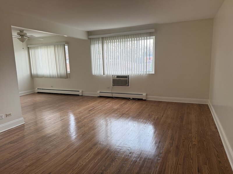 77 W Central Avenue Roselle IL 60172