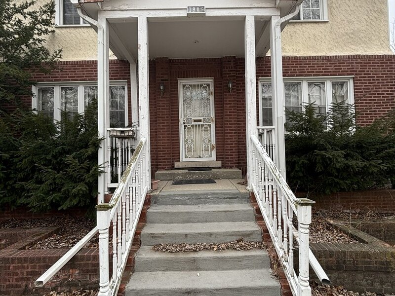 1906 S 7th Avenue Maywood IL 60153