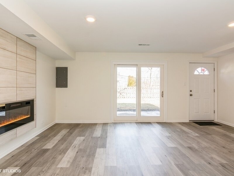 1142 E 159th Place South Holland IL 60473