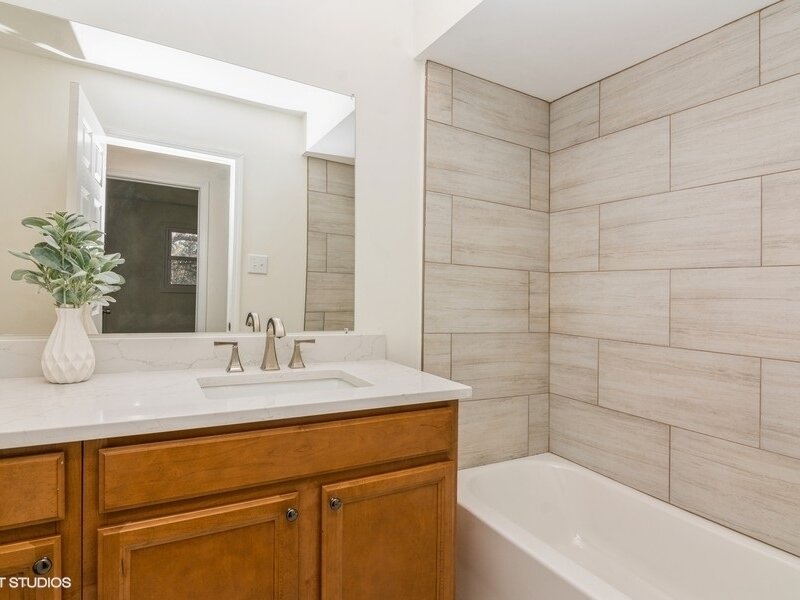 1142 E 159th Place South Holland IL 60473